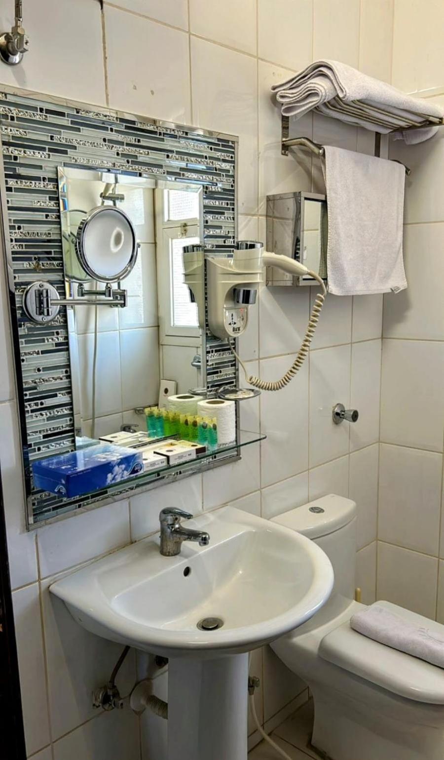 होटल Al Mokhmalia Serviced