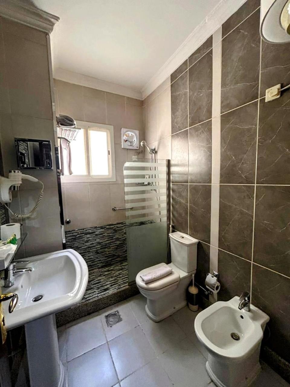होटल Al Mokhmalia Serviced
